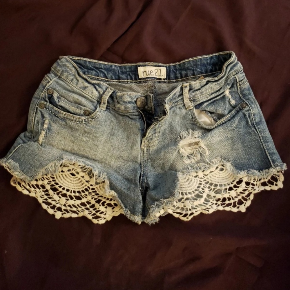 Distressed cutoff denim shorts